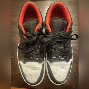 Mens Air Jordan 1s. Black, Red & White Size 9